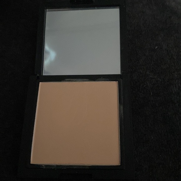 Reina Rebelde “On Your Face Finishing Powder” - Picture 3 of 3